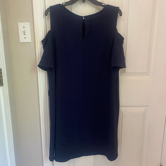 Bobeau Cold Shoulder Navy Shift Dress - Picture 3 of 5
